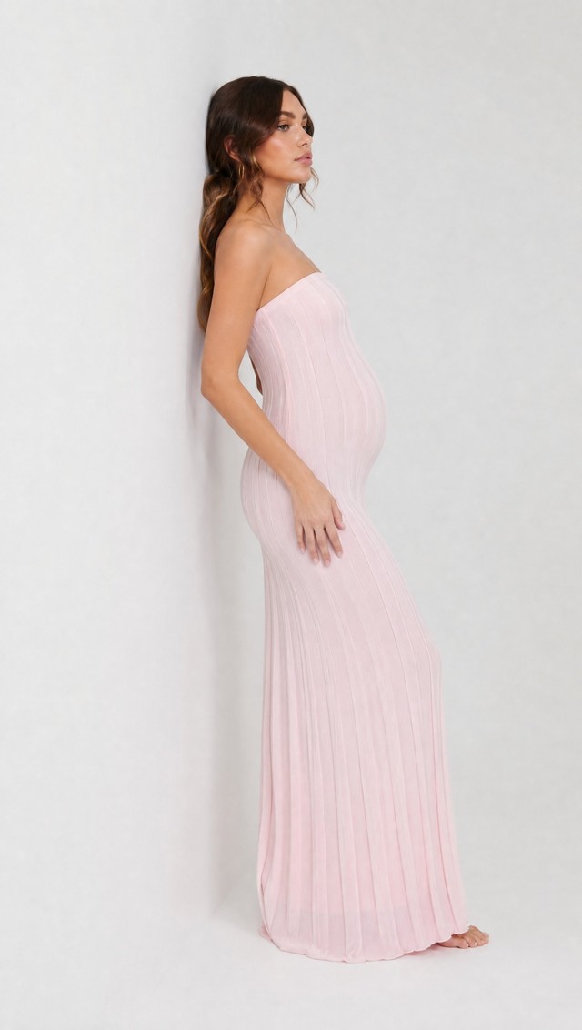 Vestido Pia strapless de canalé rosa bebé — look premamá para fotos de embarazada