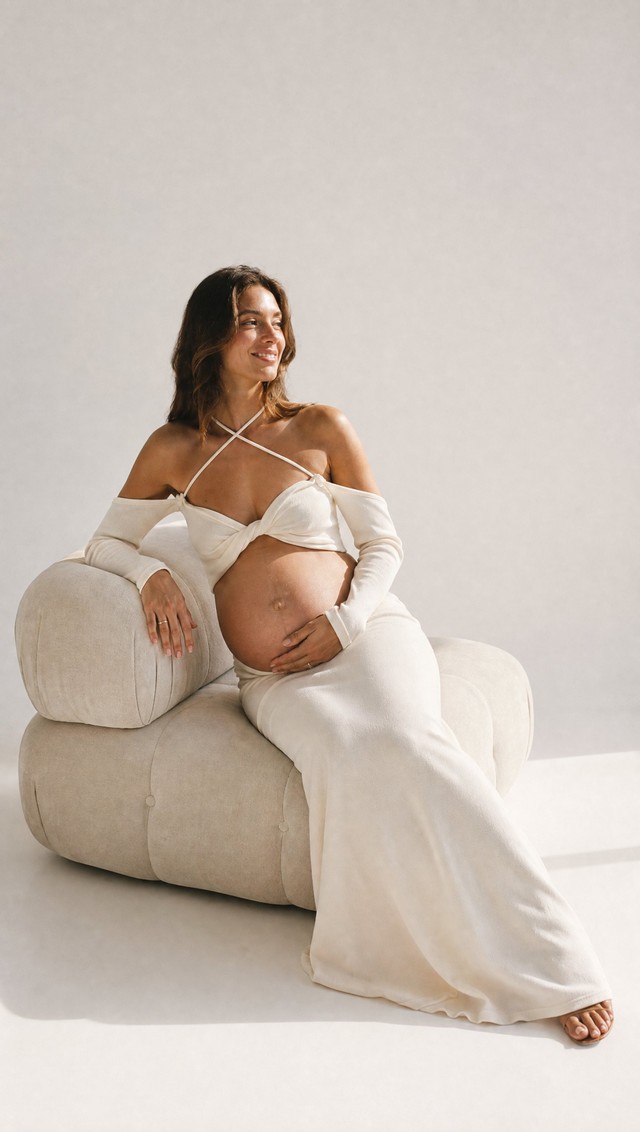Conjunto Ophelia crop top + falda larga blanco — look premamá para fotos de embarazada