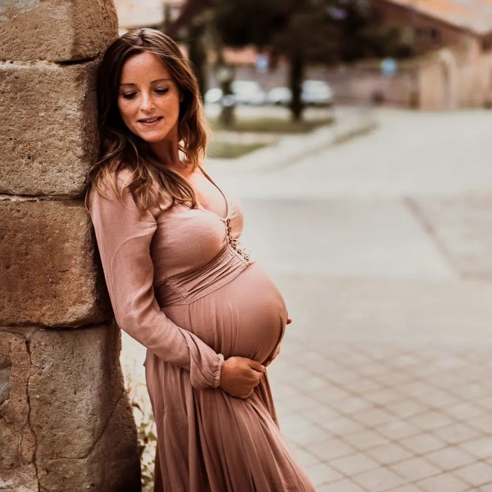 Estudio De Fotografia Dedicado A Retratos De Mujeres Embarazadas