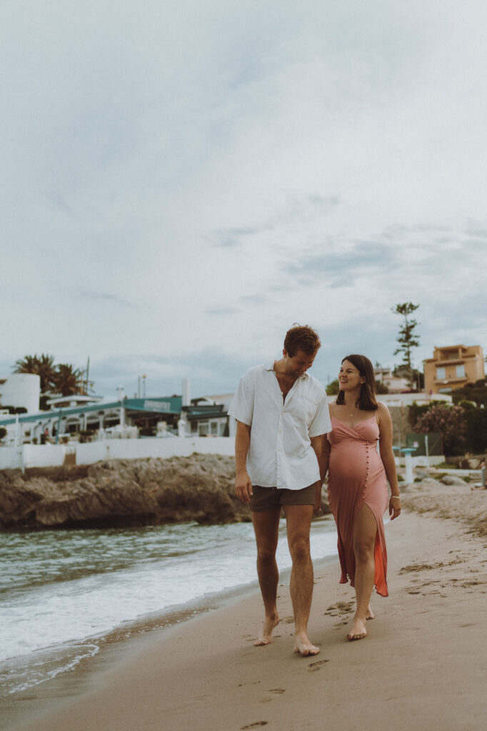 fotos embarazada en la playa Garraf originales