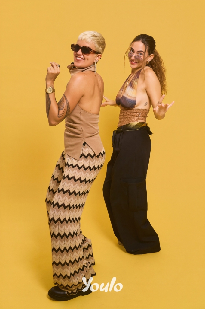 self-photo de pareja en YOULO studio Barcelona