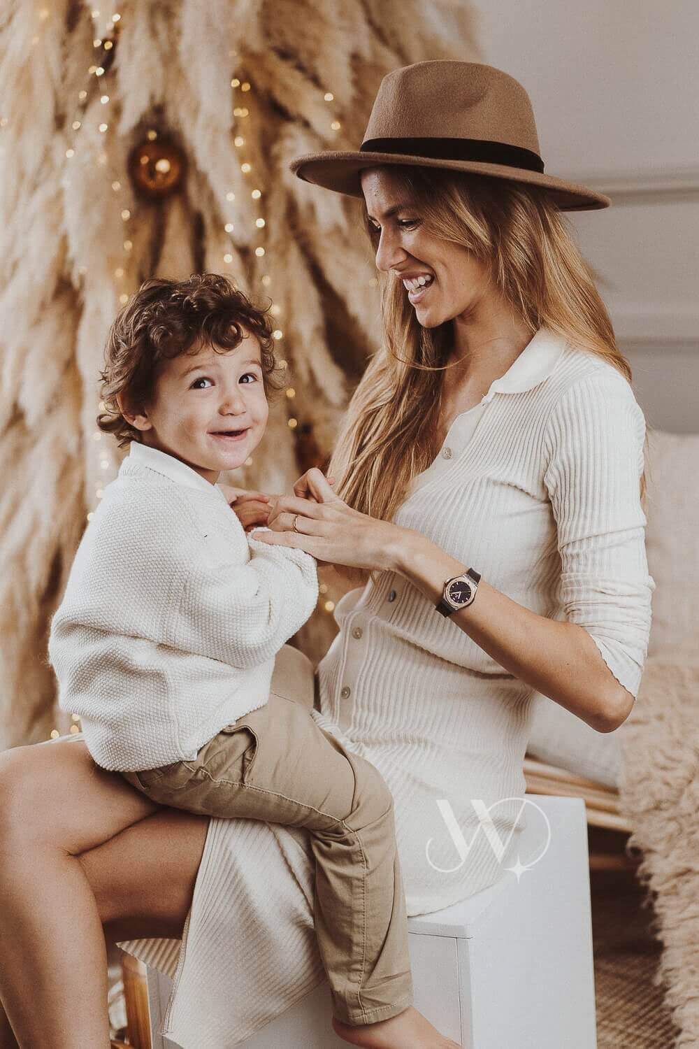 A mother and her son with simple and natural makeup for the Christmas session