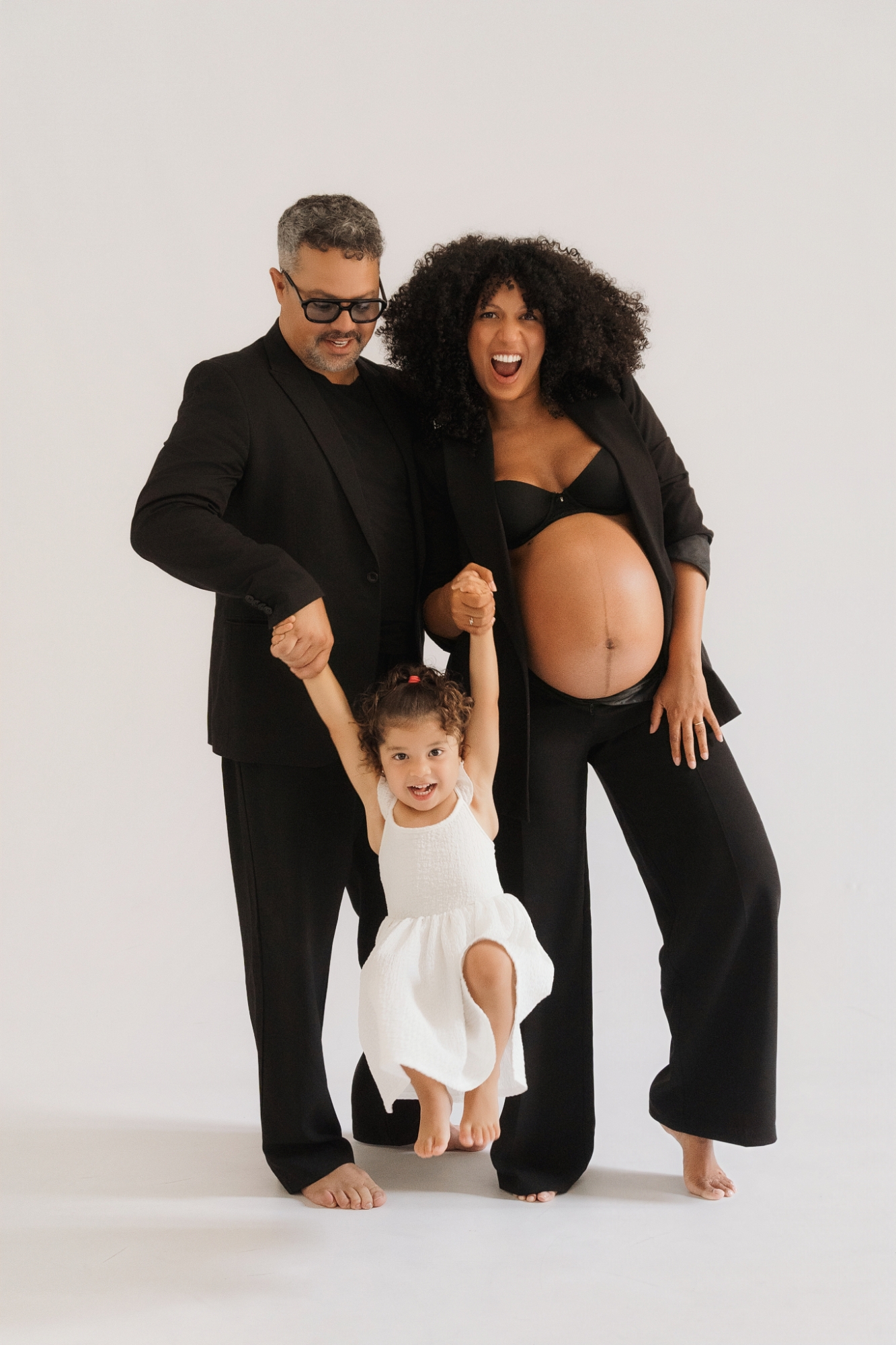 artistic maternity photoshoot studio