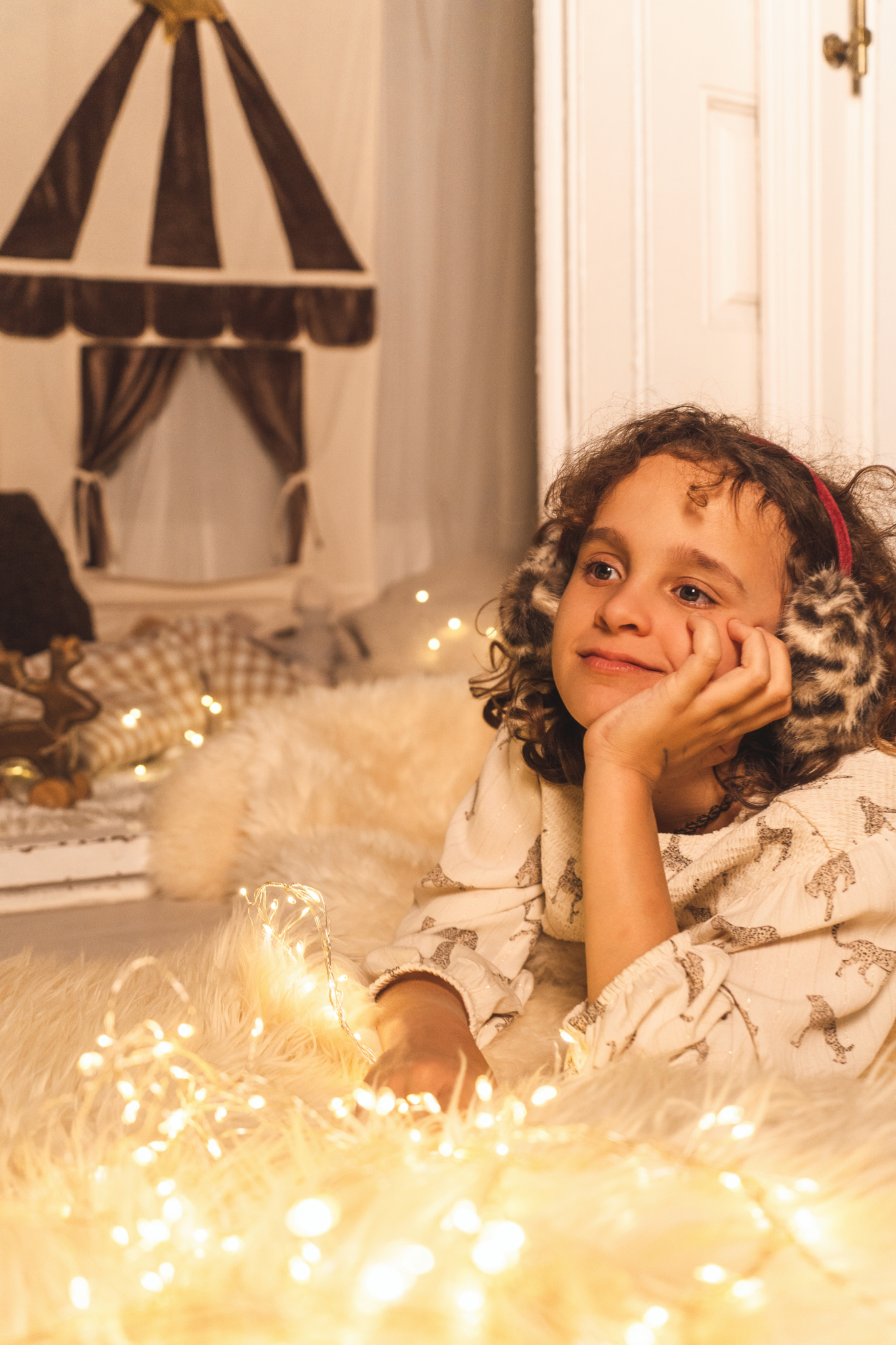 фото у новогодней ёлки в студии барселона