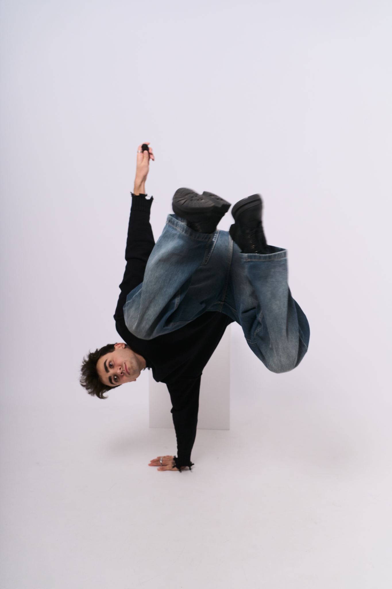 christmas plan teenager dancing breakdance studio