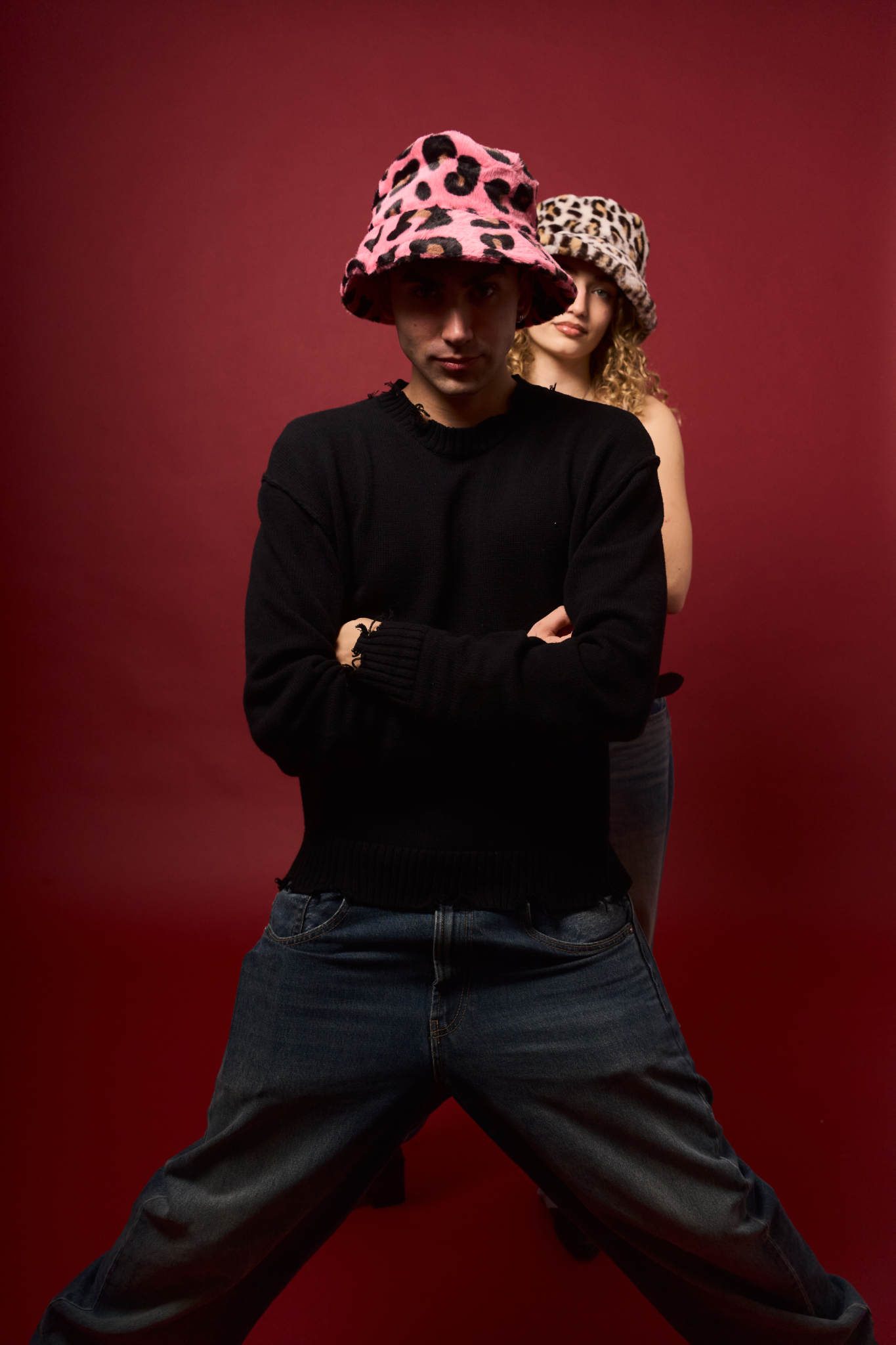 christmas couple photos fun poses youlo