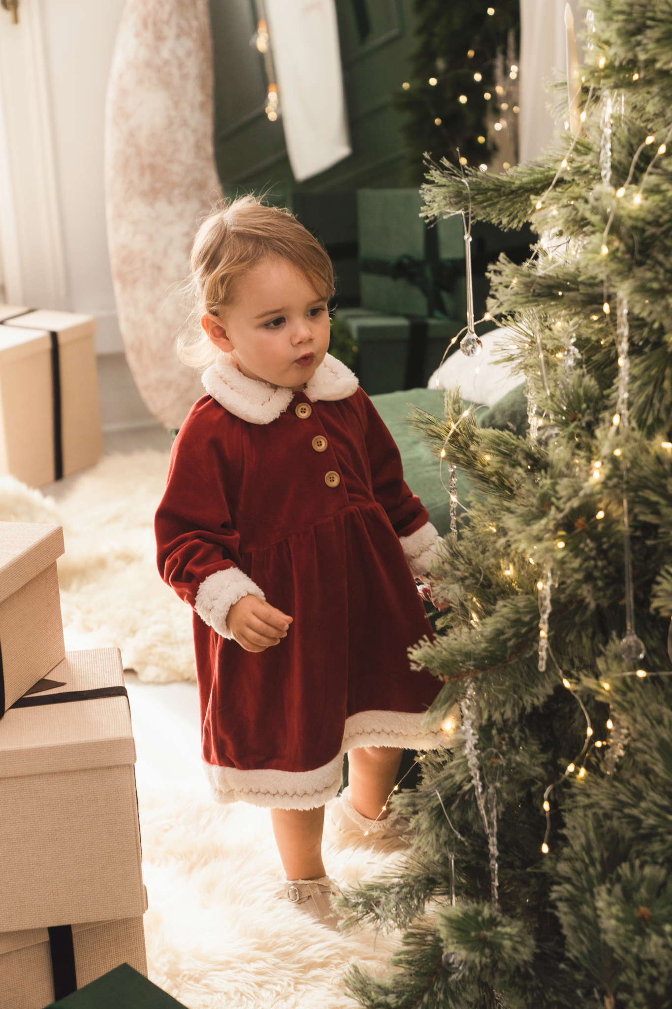 fotos navidenas familiares nina vestido rojo arbol navidad