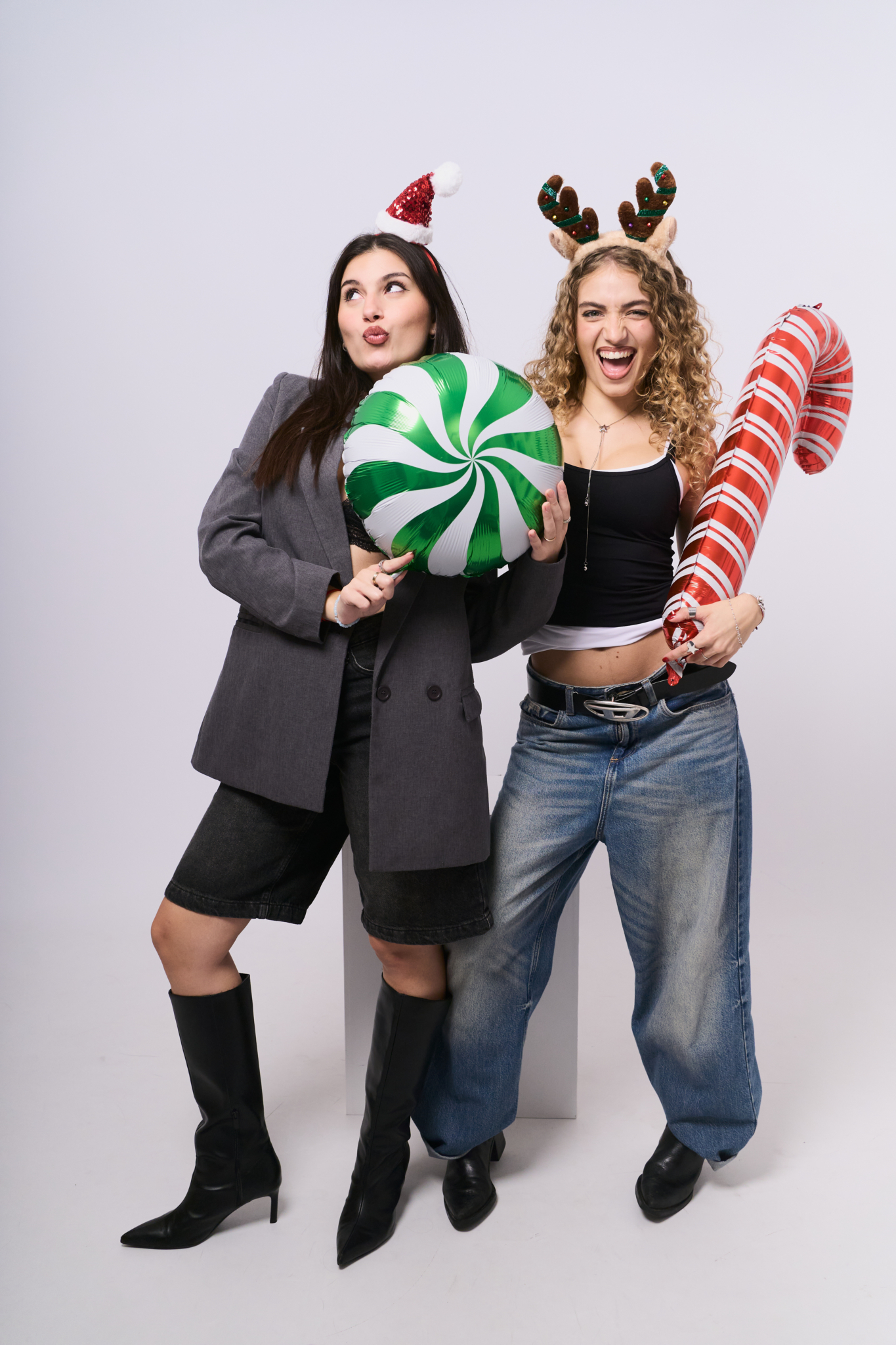 spontaneous couple photos laughing