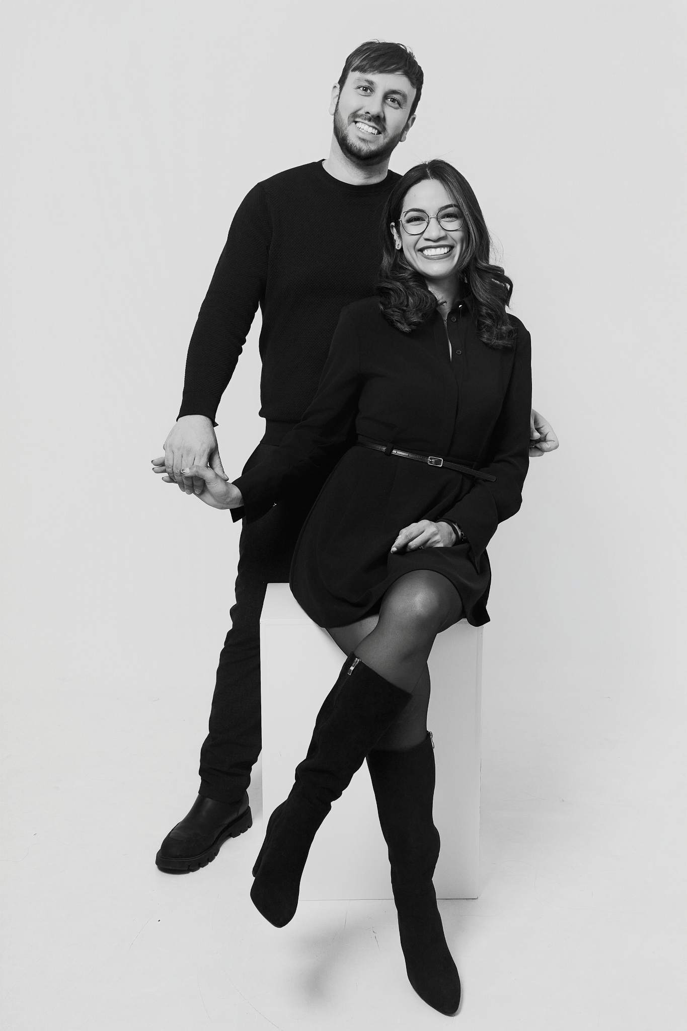 elegant couple black poses youthful family photos