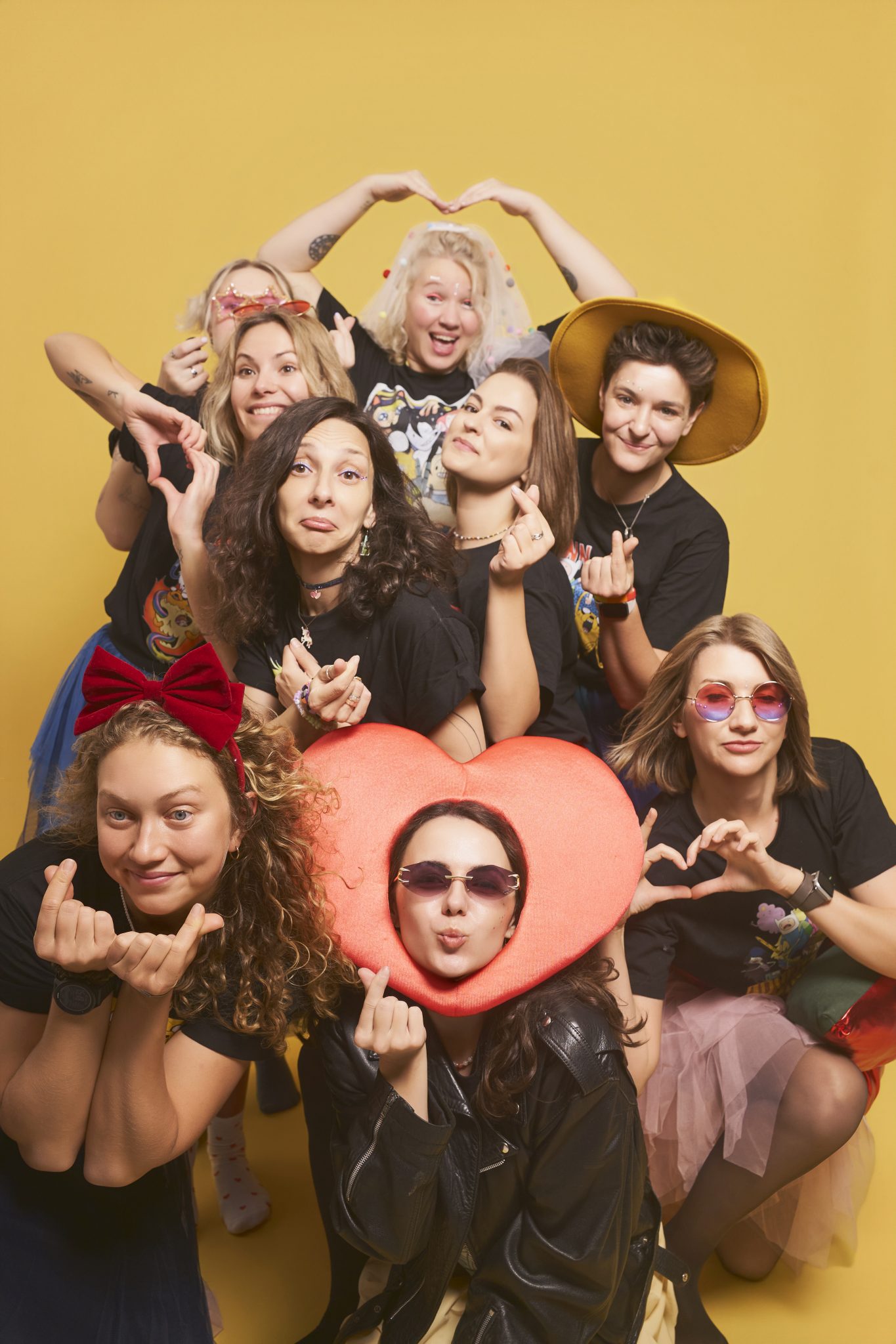 group friends hen party barcelona heart hands glasses 1