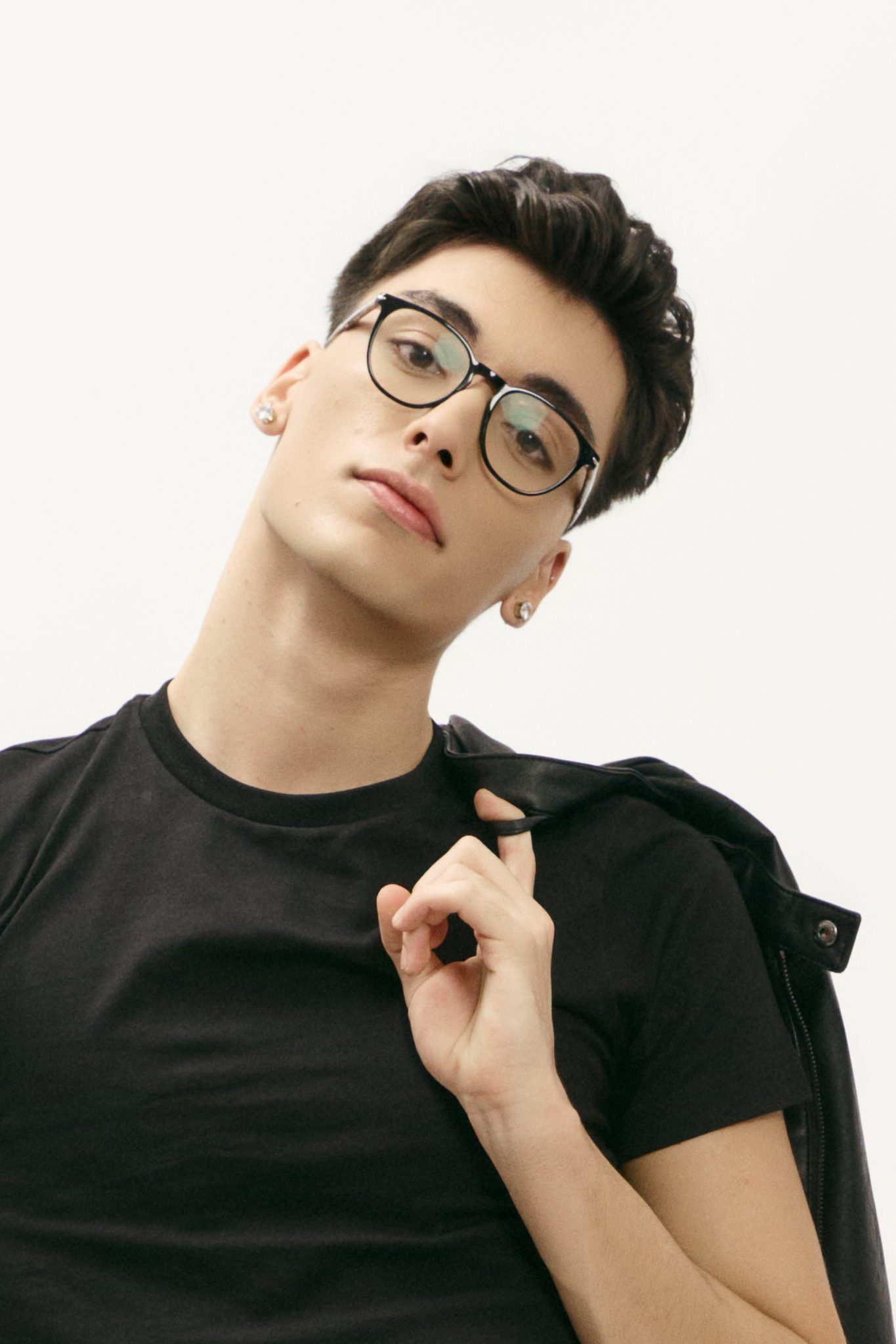 Hombre estiloso en foto LinkedIn profesional