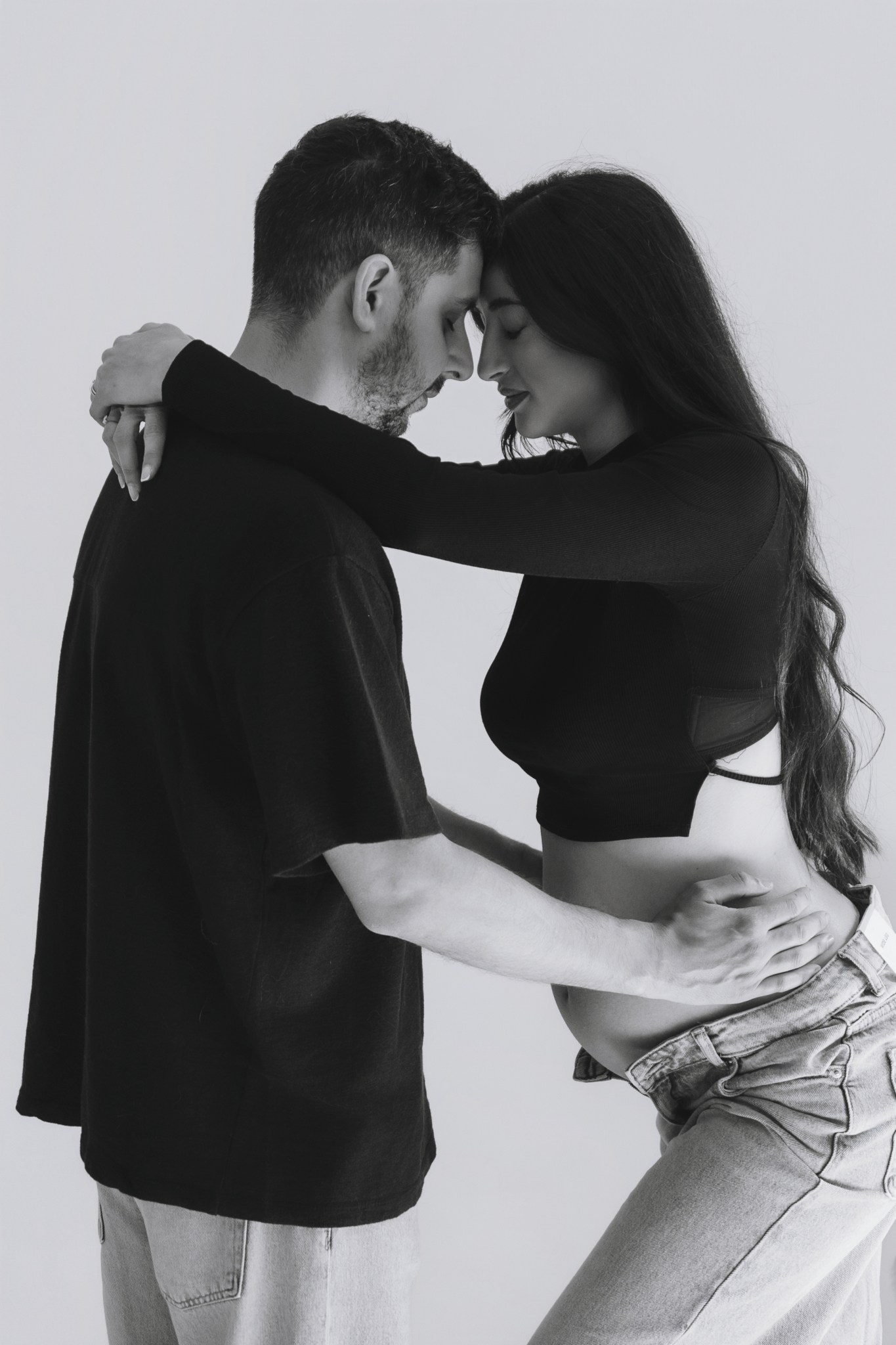 couple maternity choose photographer barcelona studio