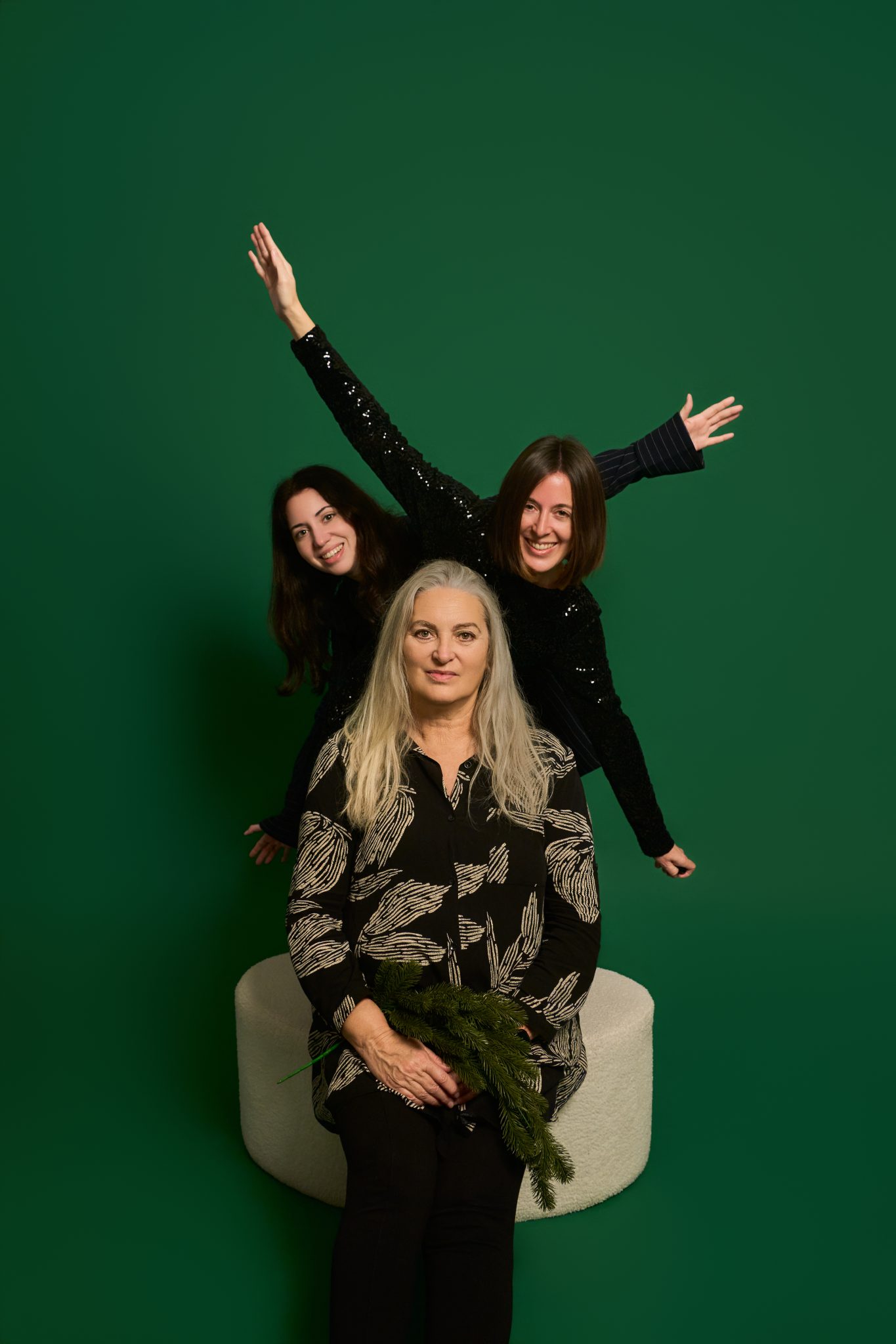 family reunion barcelona mother daughters open arms