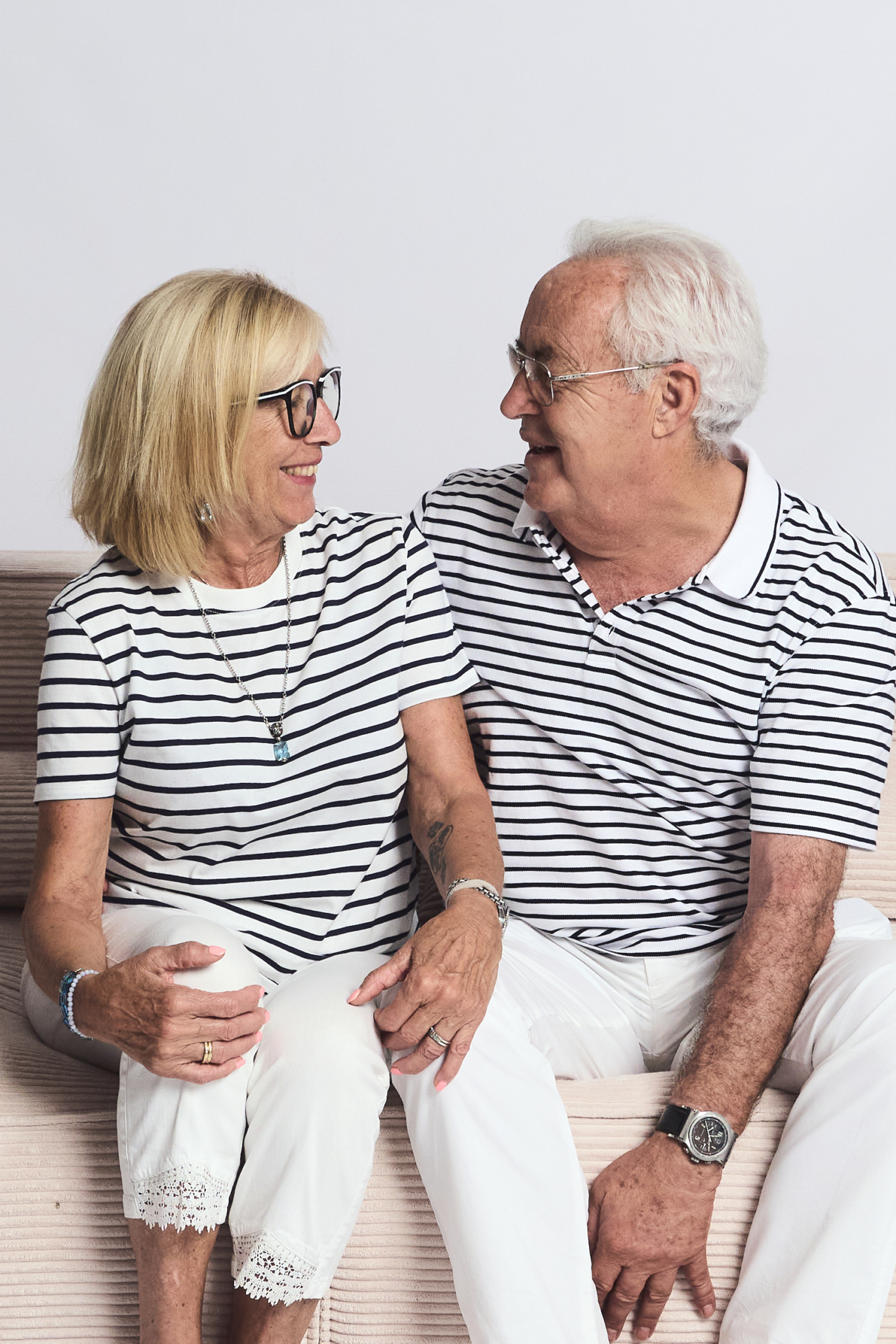 abuelos coordinados ropa sesion fotos familia estudio
