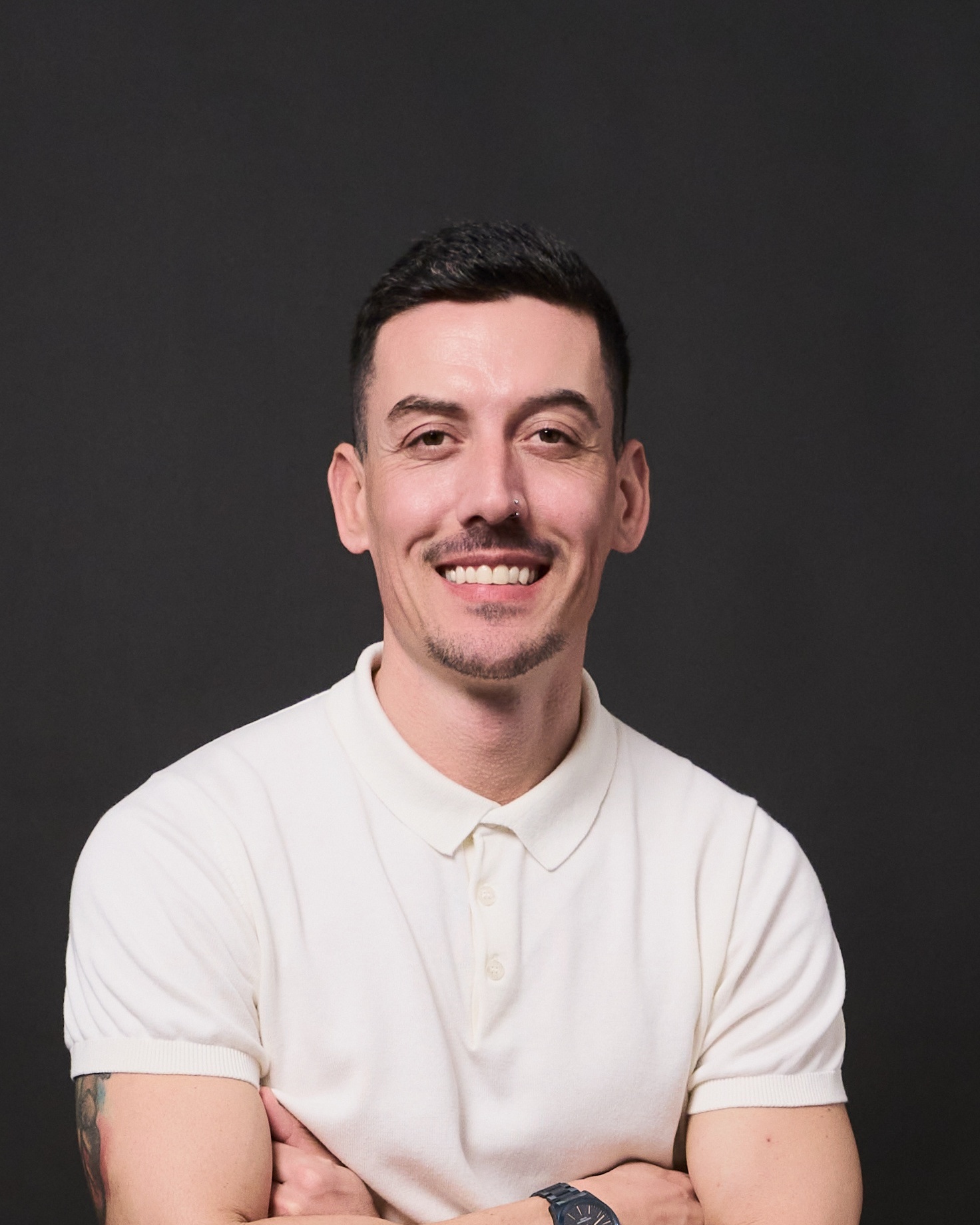 Foto profesional Barcelona - hombre con sonrisa confiada