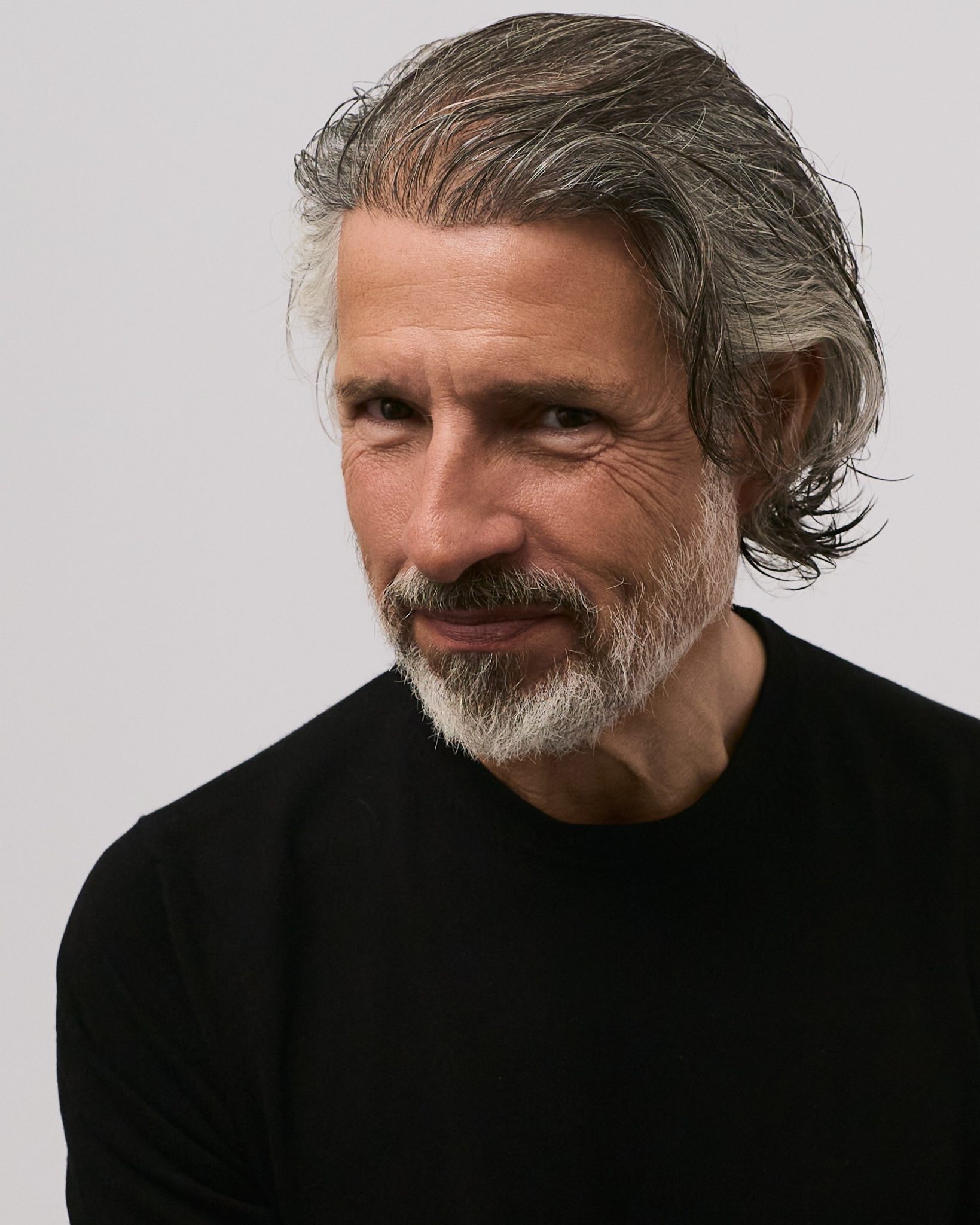 Foto CV profesional - hombre maduro con barba