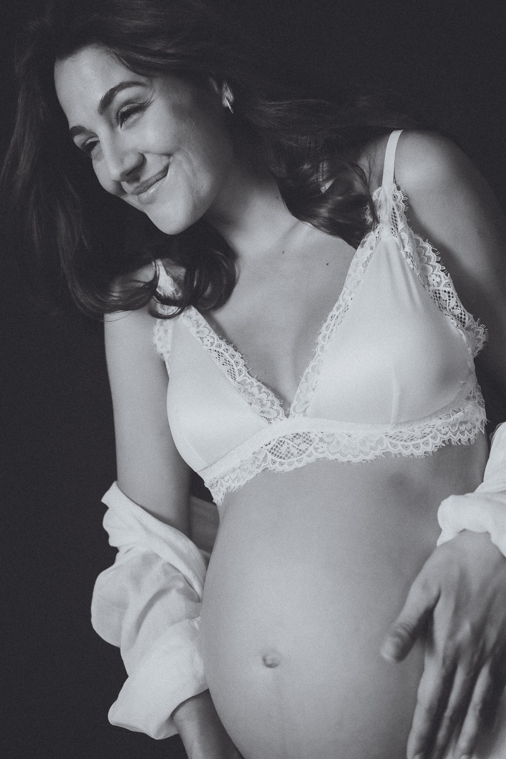 lenceria encaje blanca ropa fotos premama blanco negro sonrisa