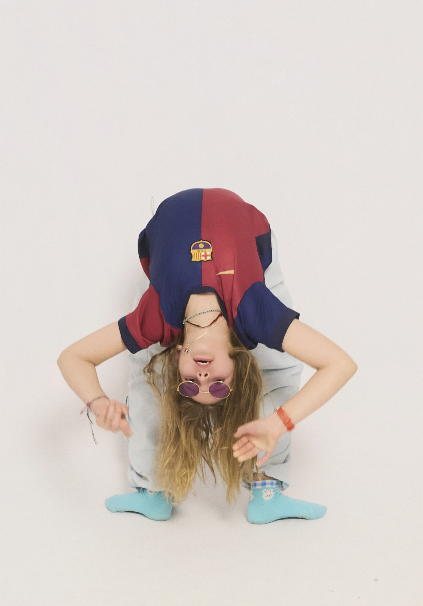 sala para cumpleanos infantiles barcelona nina posando