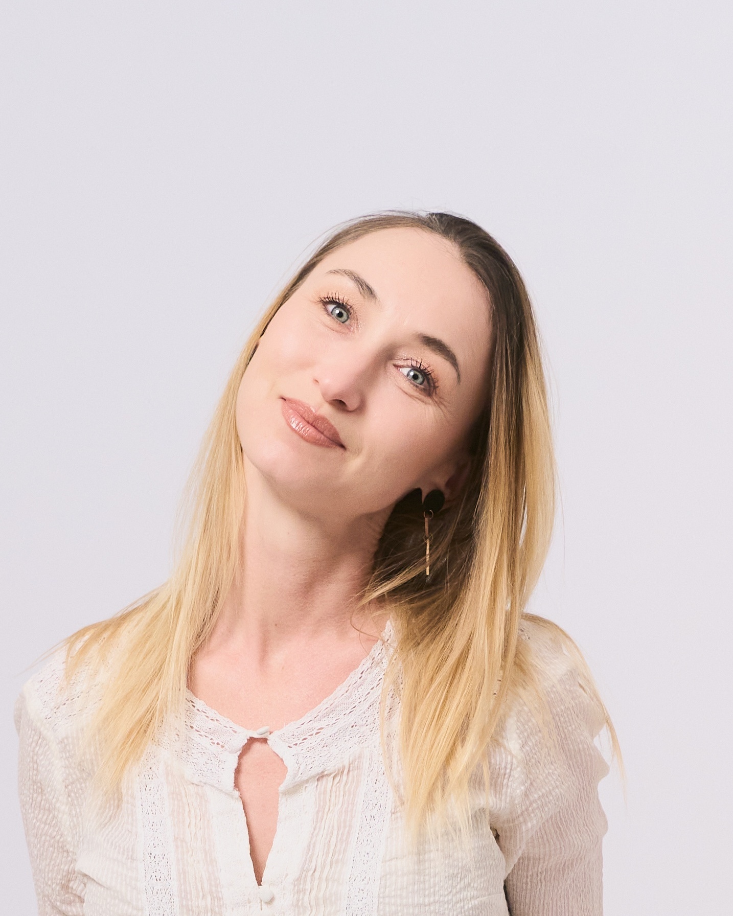 Blonde woman with blue eyes, white blouse, professional headshot Barcelona