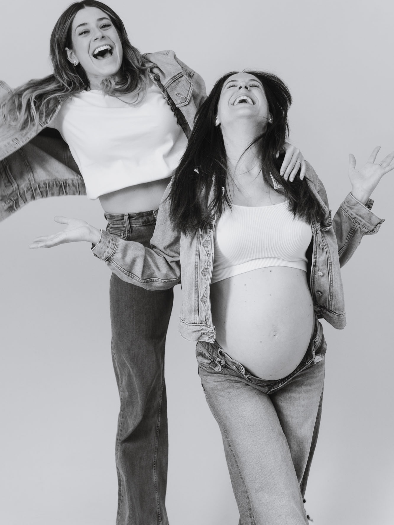 Friends in a Barcelona studio — photo session during a babymoon with a pregnant friend