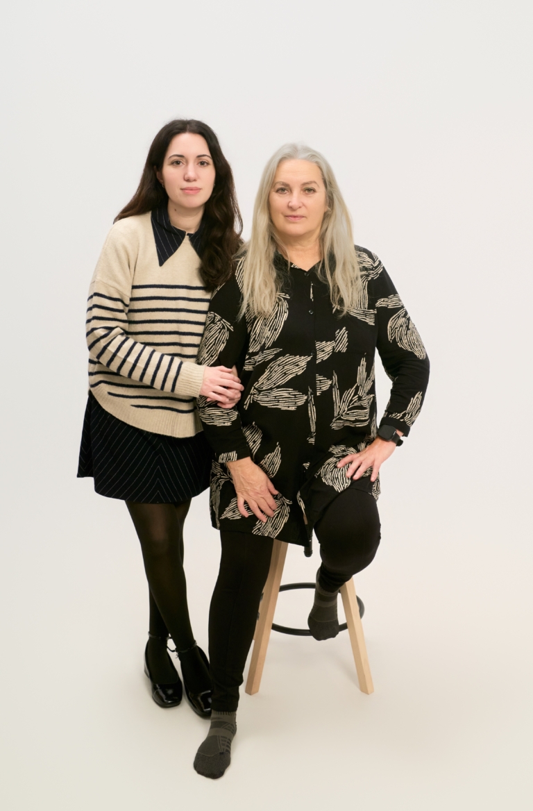 Joana y su madre en YOULO self-photo studio Barcelona