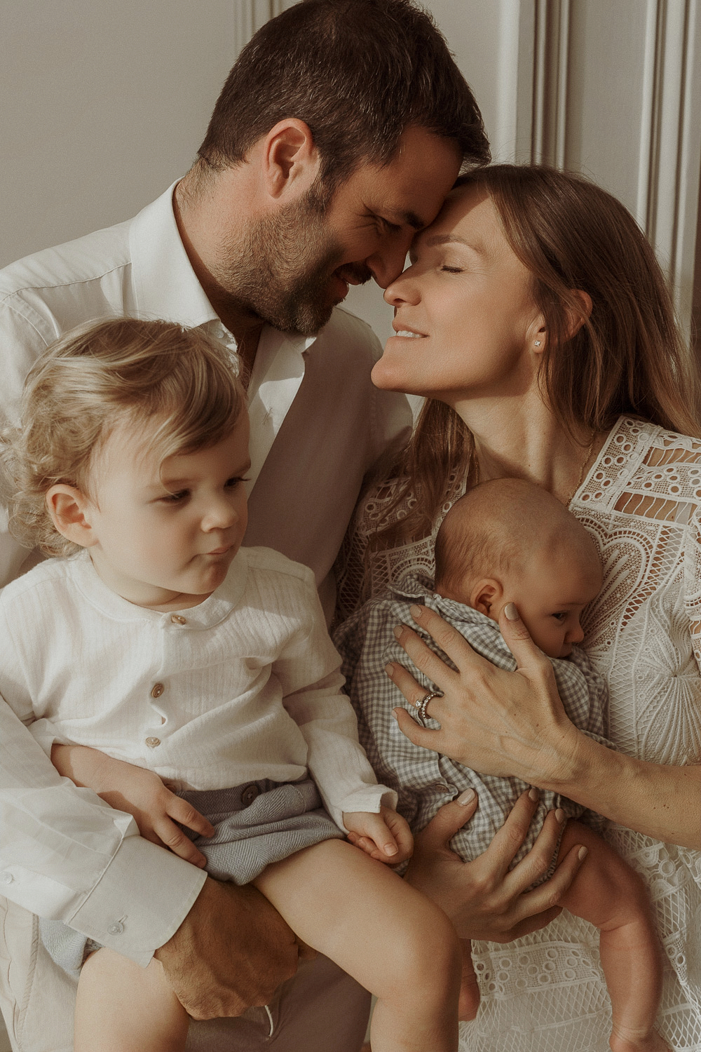 Regalo - sesión con familia en estudio Barcelona