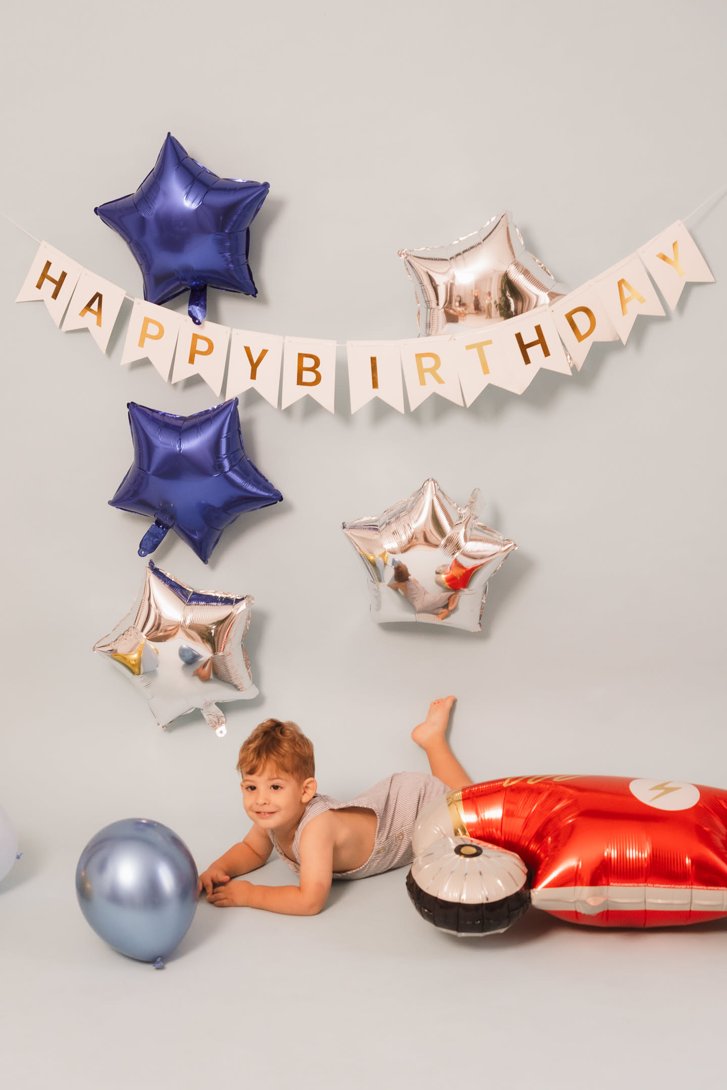 Boy with balloons in a photo zone set up for a birthday in Barcelona — full organization kit