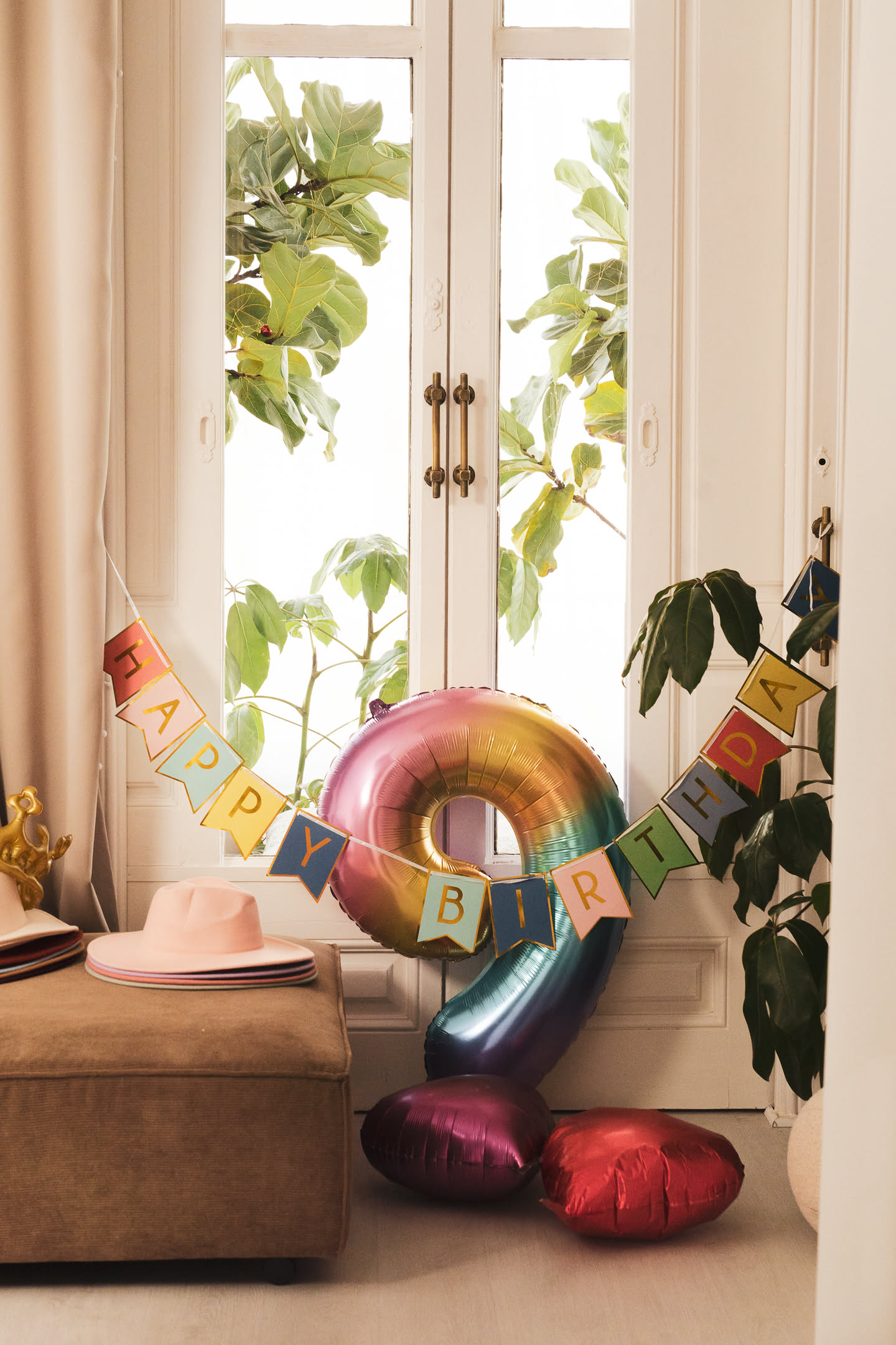 Birthday decoration with balloons and Happy Birthday banner in an Eixample flat, Barcelona