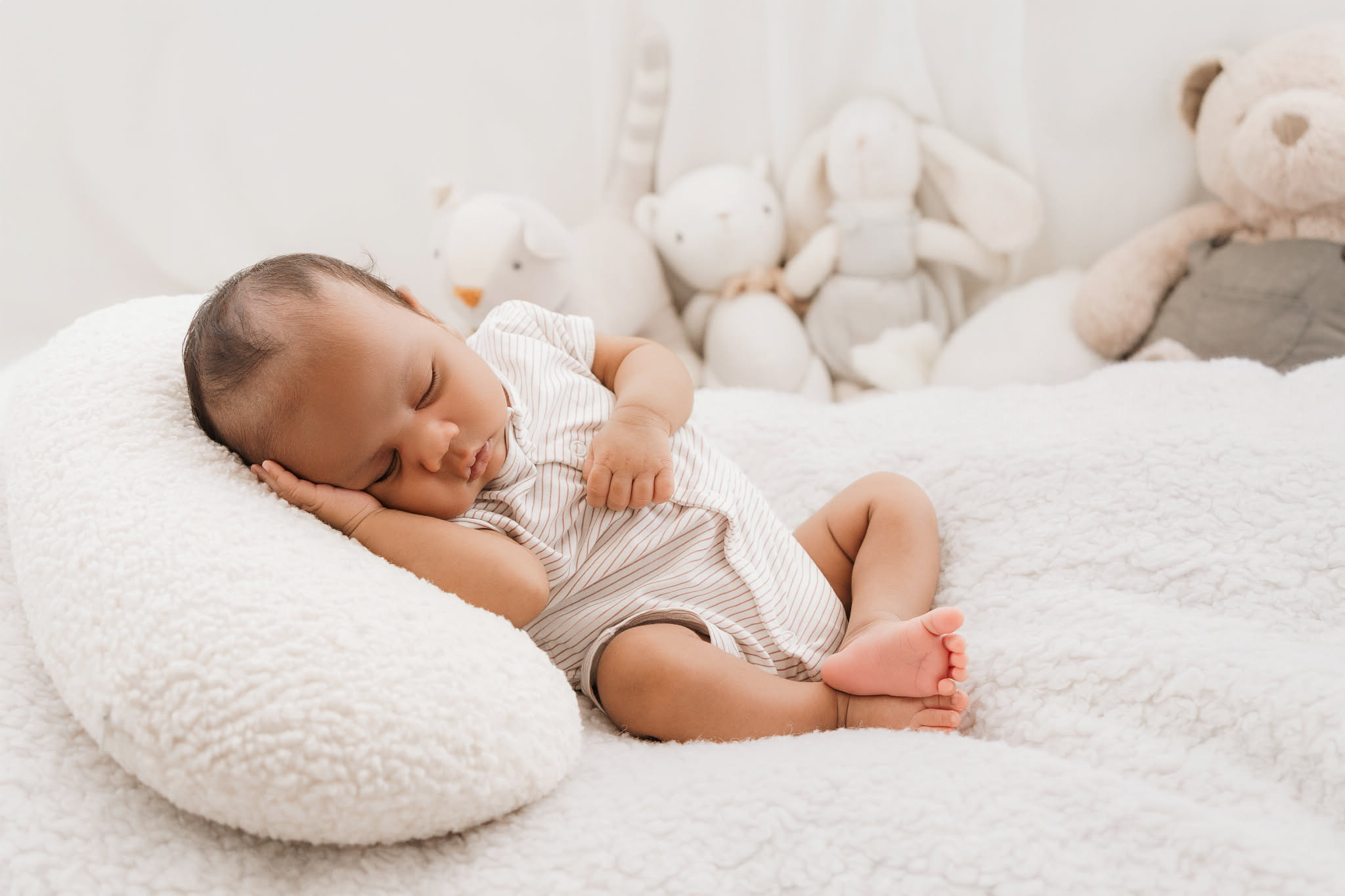 Newborn on a neutral blanket as the main prop in a Barcelona photo session
